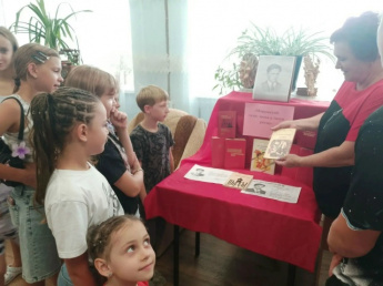 поэтический перформанс " Жёлтый Маяковский: голос эпохи в твоём ритме"
