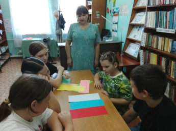 игровой час «Три цвета - одна душа». 